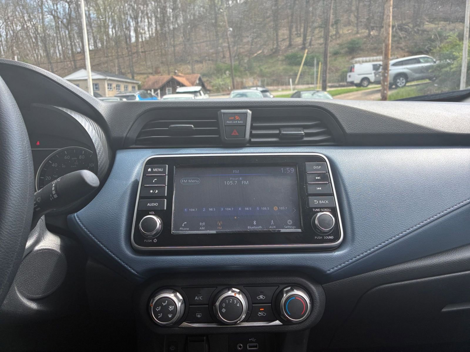 Used 2025 Nissan Versa SV FWD image 17