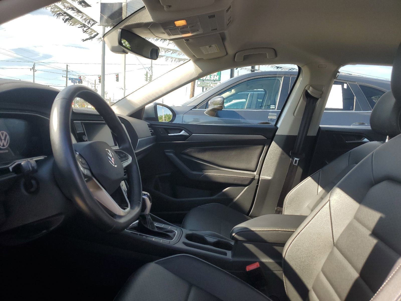 Used 2024 Volkswagen Jetta SE FWD image 8