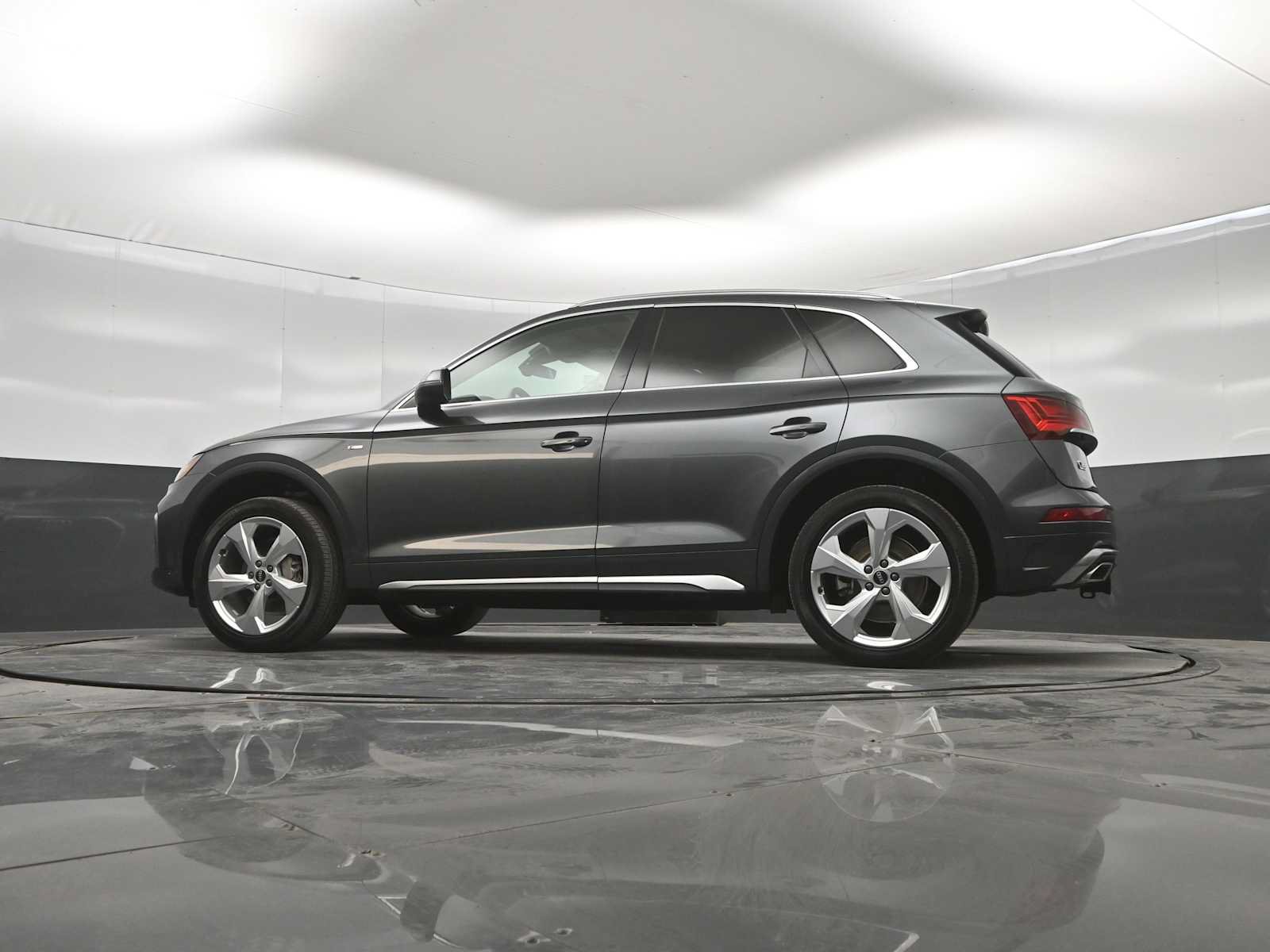 Used 2022 Audi Q5 2.0T Premium Plus w/ Premium Plus Package AWD/4WD image 35