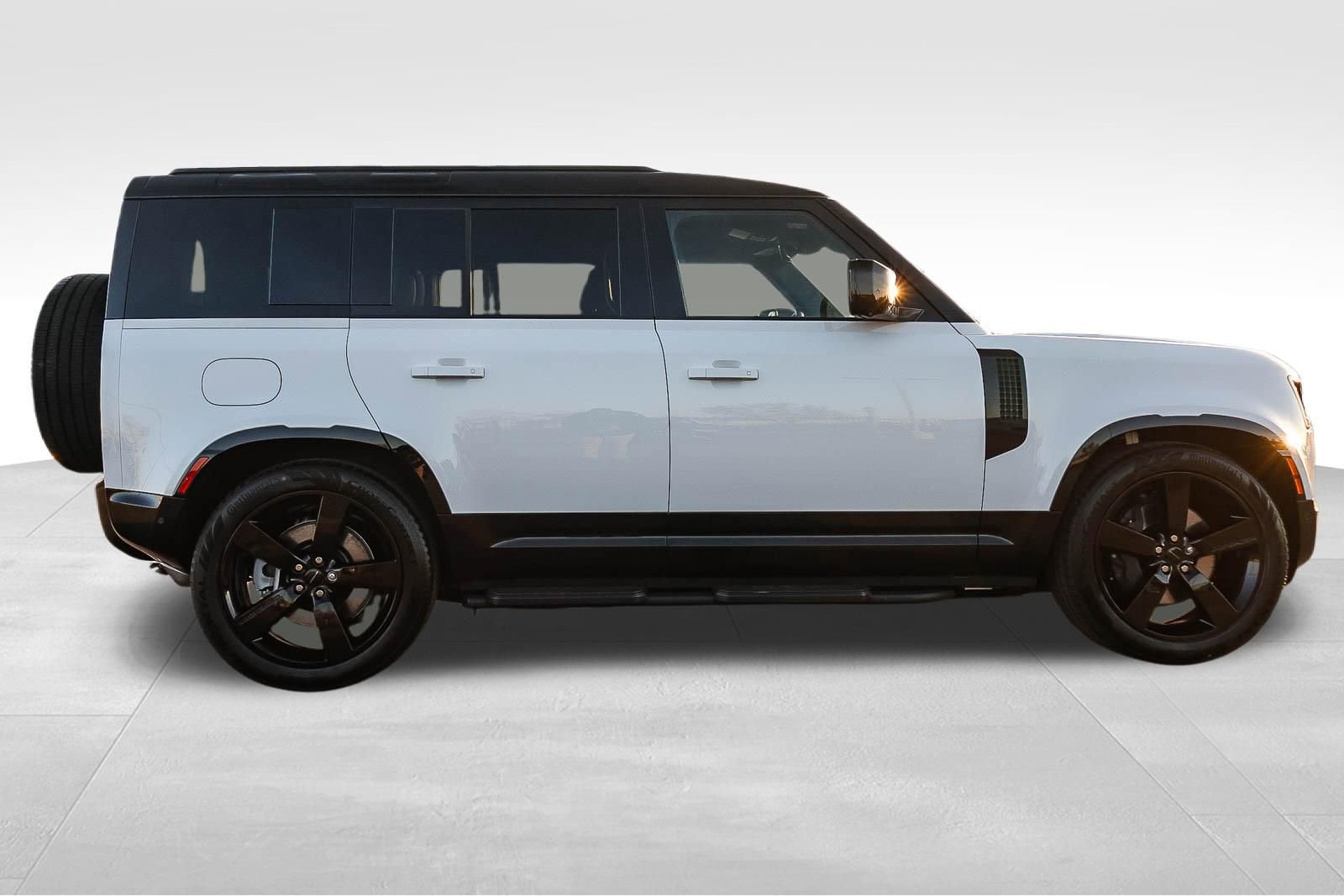 New 2026 Land Rover Defender 110 X-Dynamic SE image 4