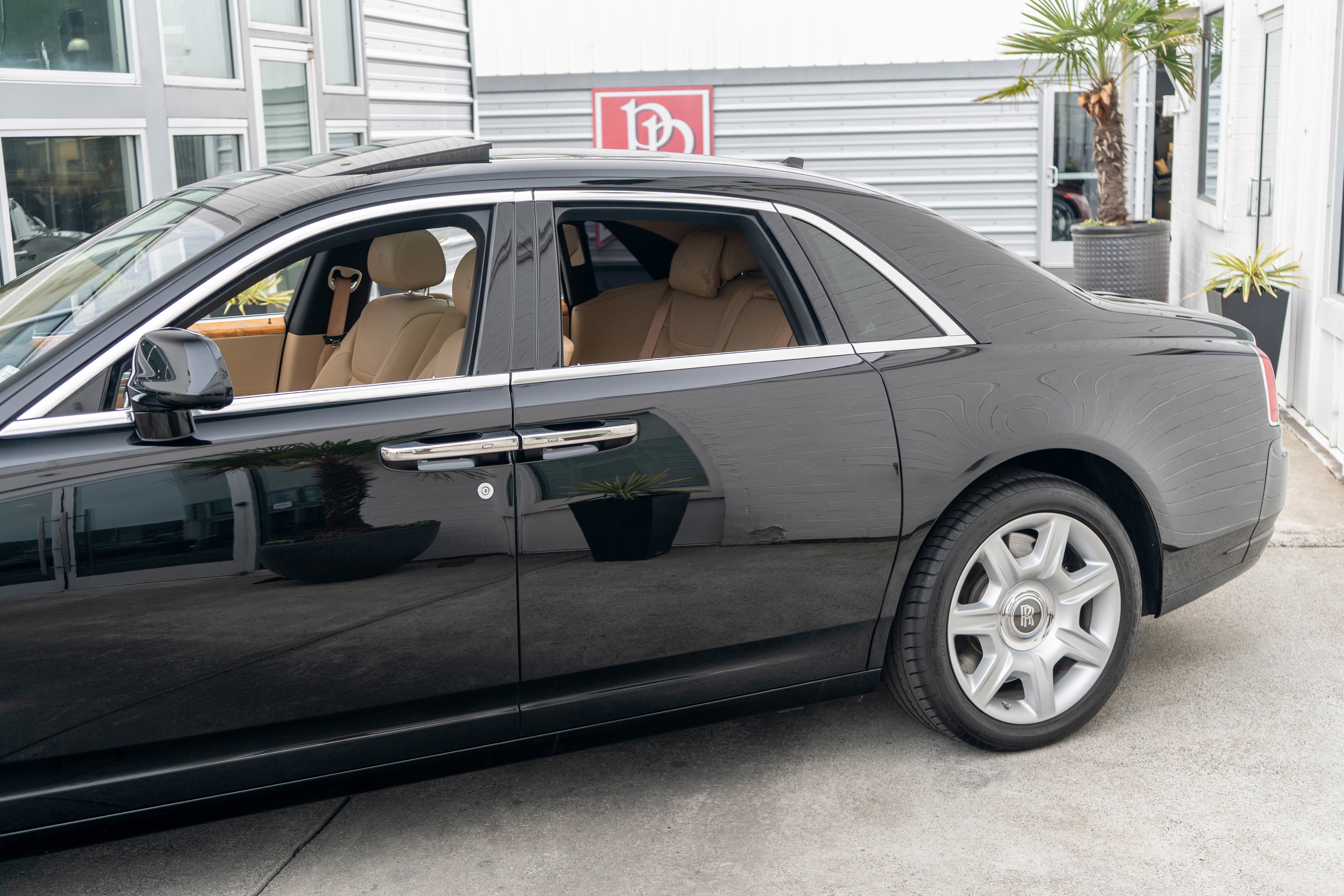 Used 2017 Rolls-Royce Ghost image 6