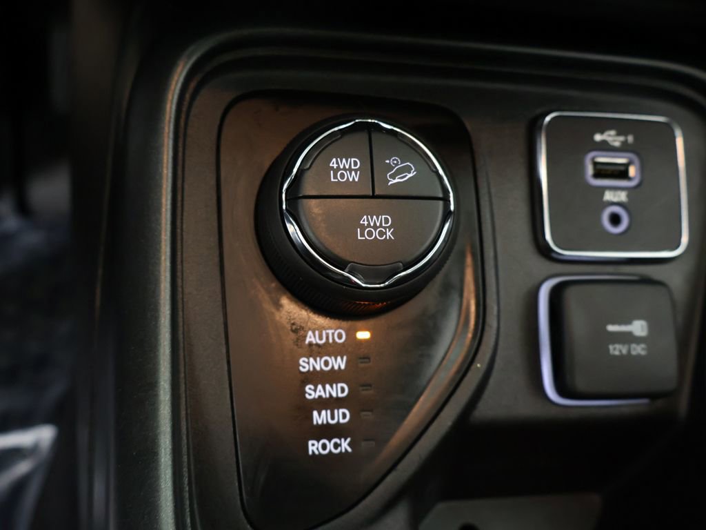 Used 2020 Jeep Compass Trailhawk w/ Leather Interior Group AWD/4WD image 48