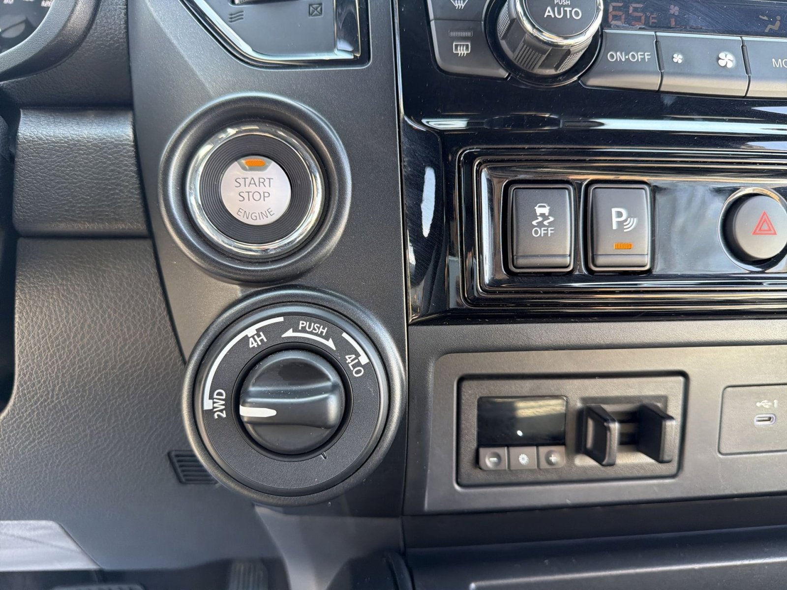 Used 2021 Nissan Titan PRO-4X w/ Pro-4x Utility Package image 39