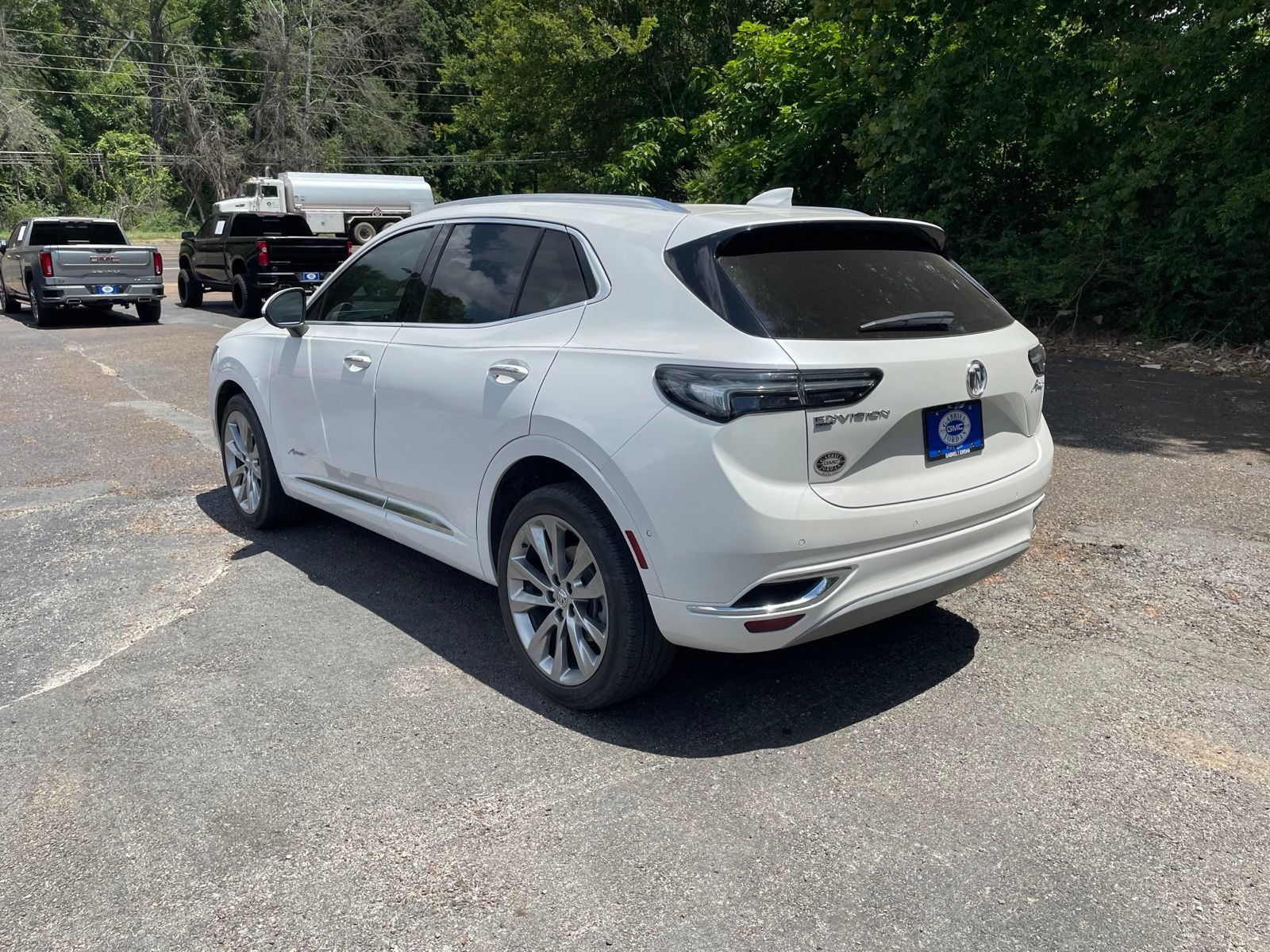 Used 2023 Buick Envision Avenir AWD/4WD image 3