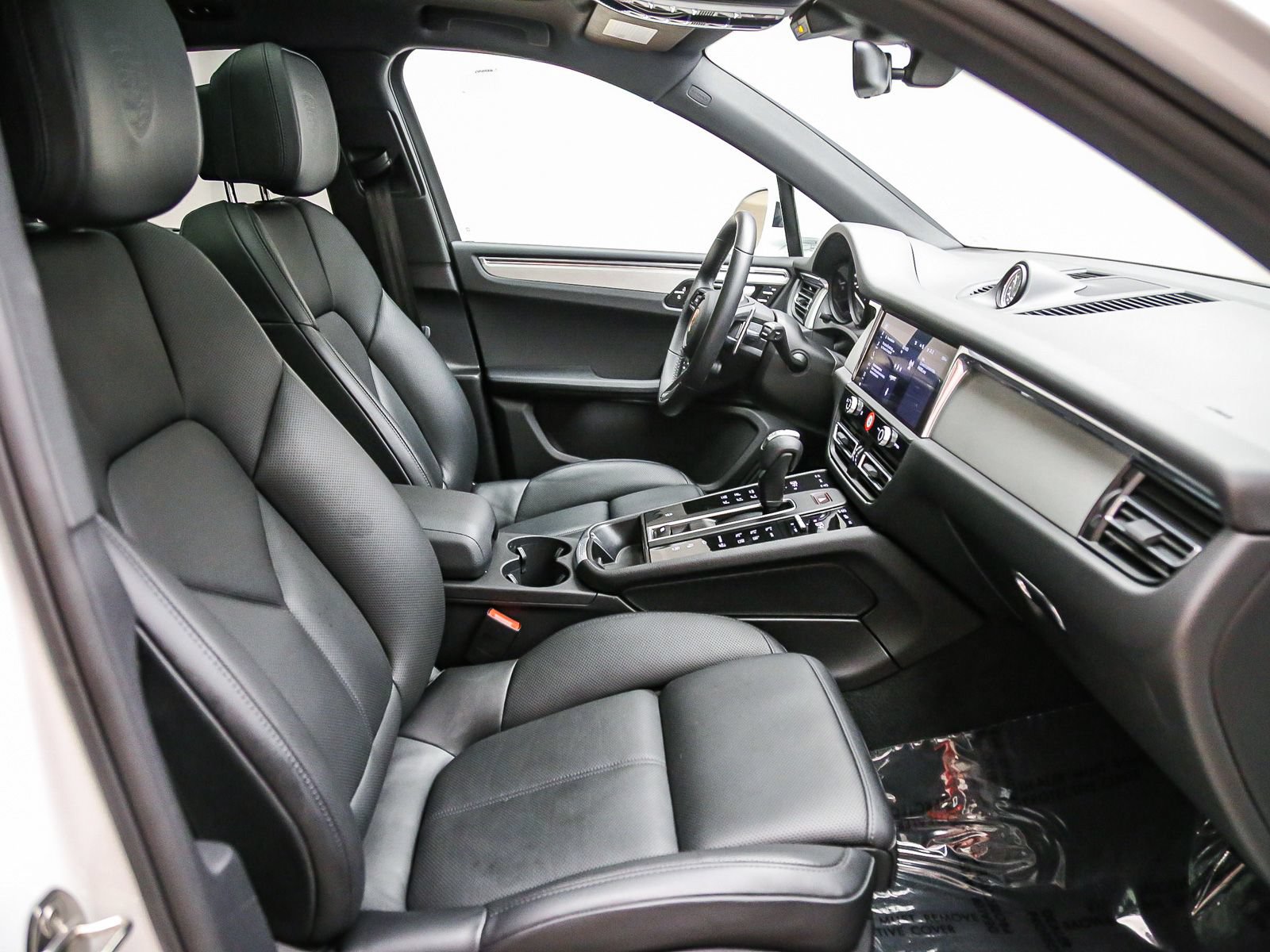 Certified 2026 Porsche Macan AWD/4WD image 53