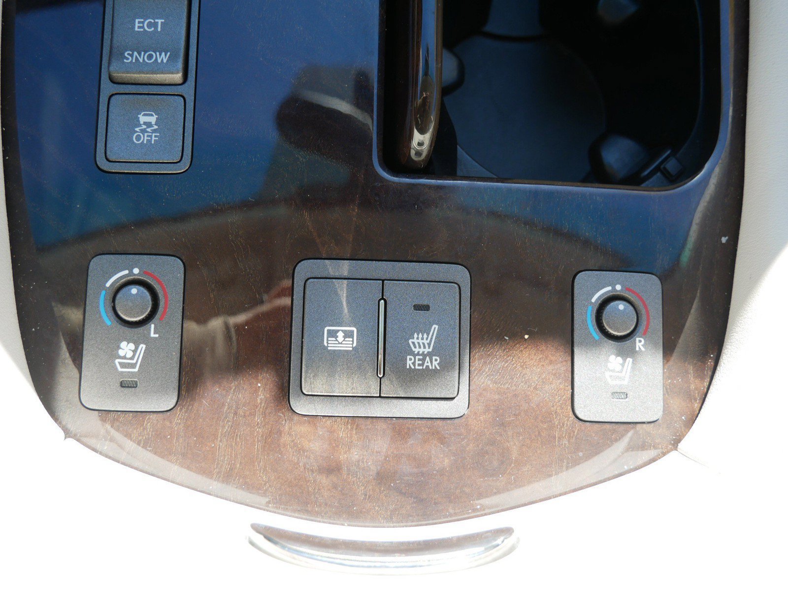 Used 2008 Lexus LS 460 RWD image 23
