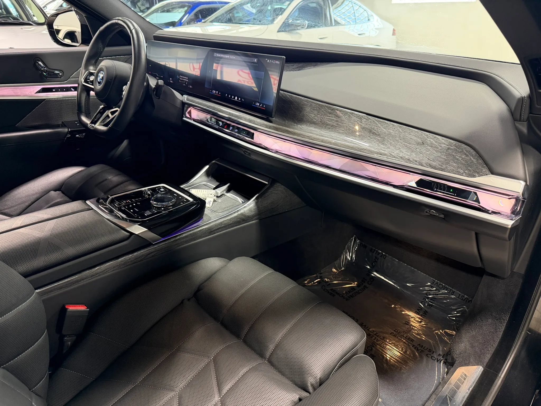 Used 2024 BMW i7 xDrive60 AWD/4WD image 12