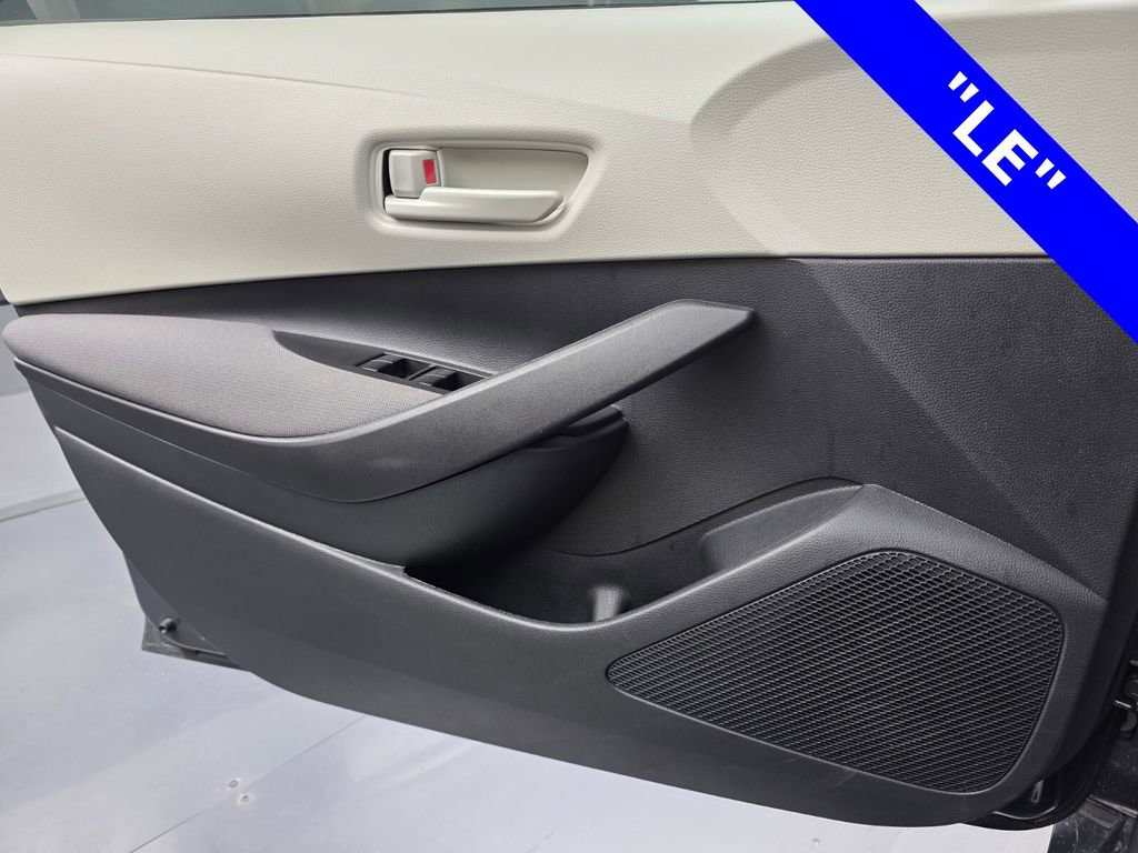 Used 2025 Toyota Corolla LE image 23