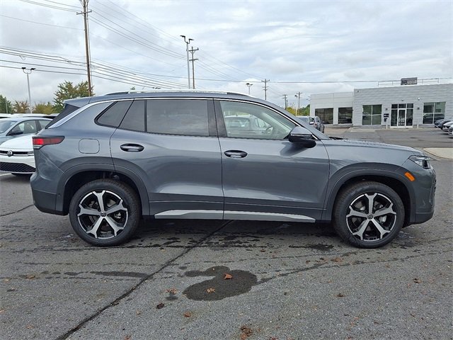 New 2025 Volkswagen Tiguan SE image 11