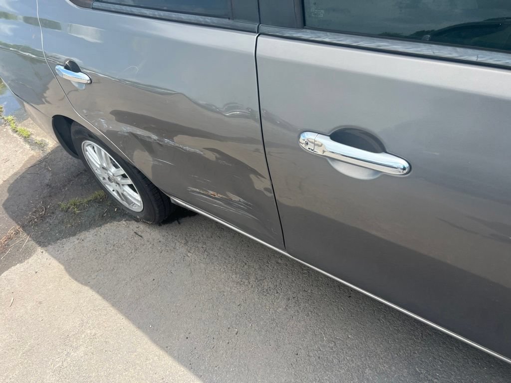 Used 2013 Nissan Versa SV FWD image 17