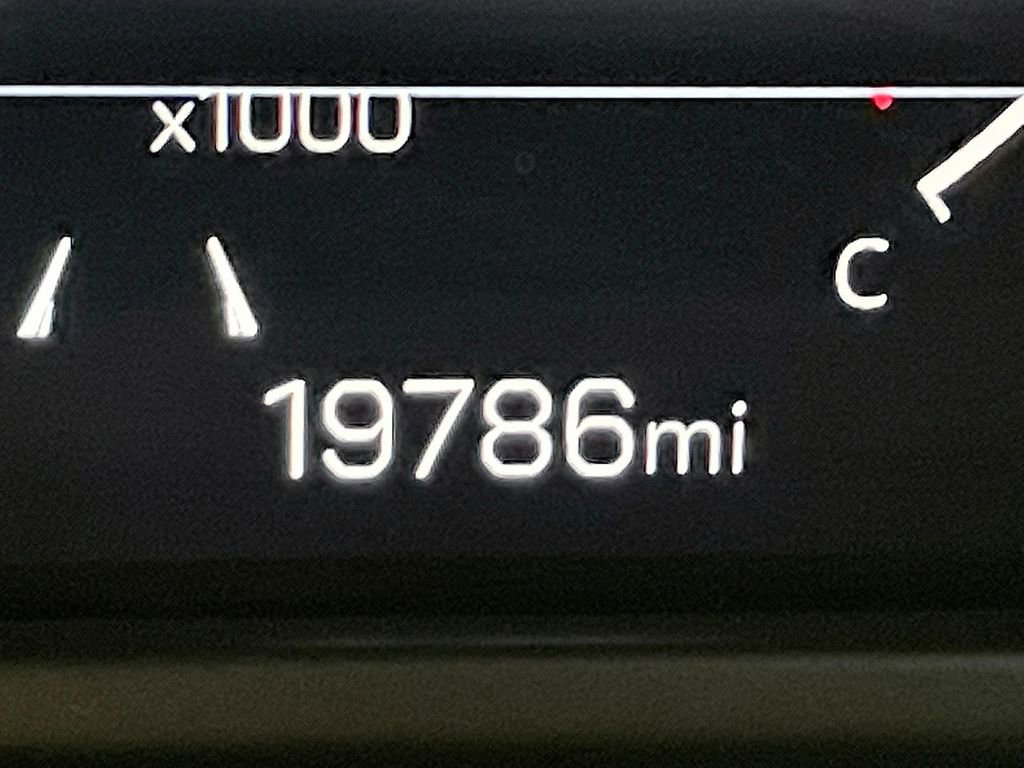 Used 2025 GMC Acadia Elevation image 6