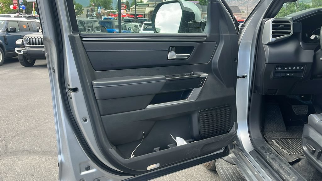 Used 2024 Toyota Sequoia Platinum AWD/4WD image 9