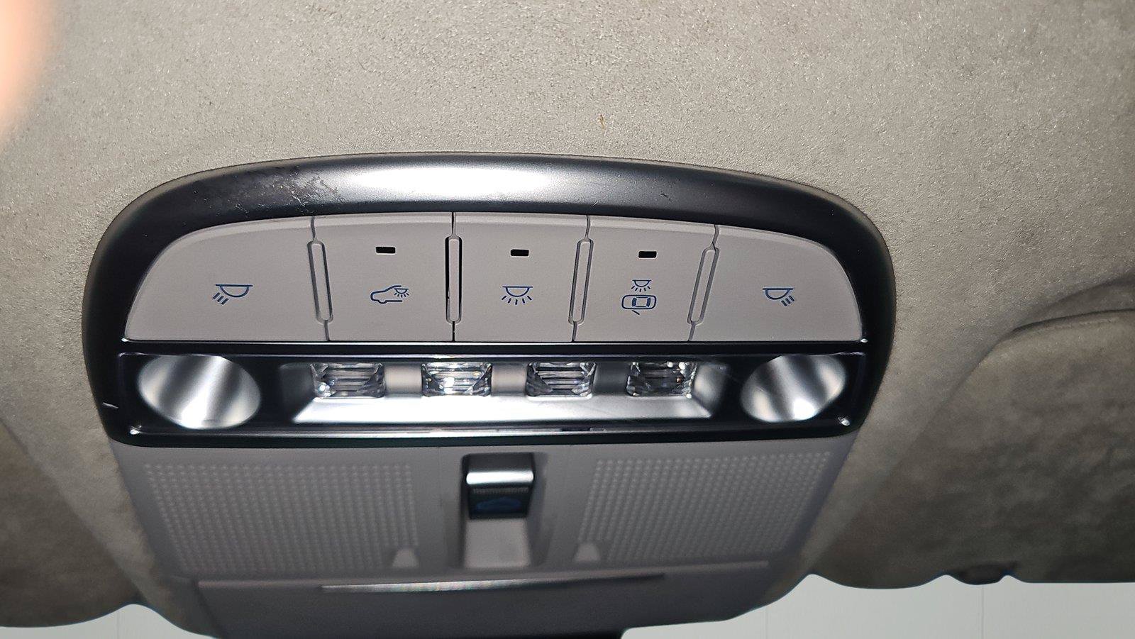 Used 2019 Genesis G90 3.3T Premium RWD image 21