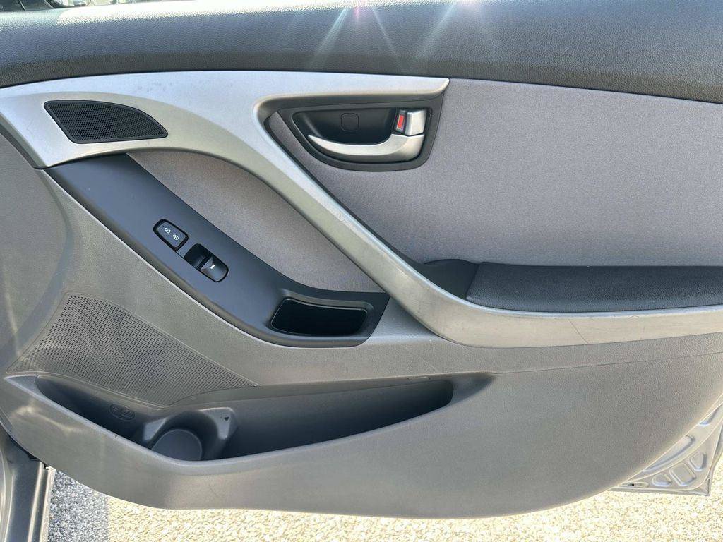 Used 2016 Hyundai Elantra SE w/ Option Group 02 FWD image 36