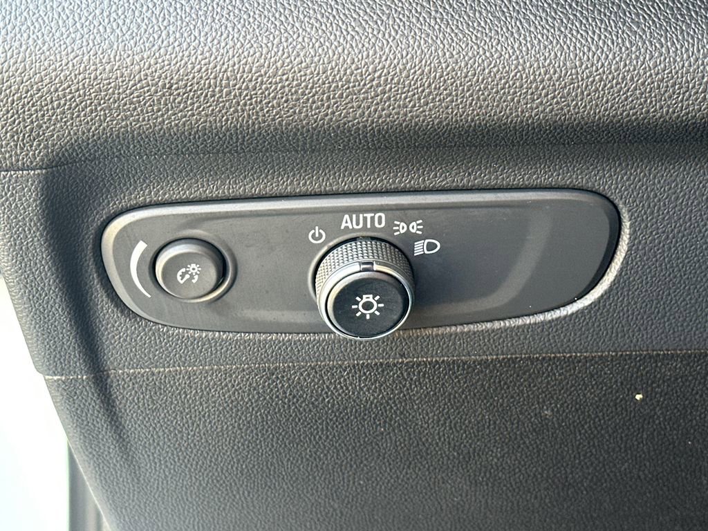 Used 2022 Buick Envision Essence w/ Safety Package FWD image 34