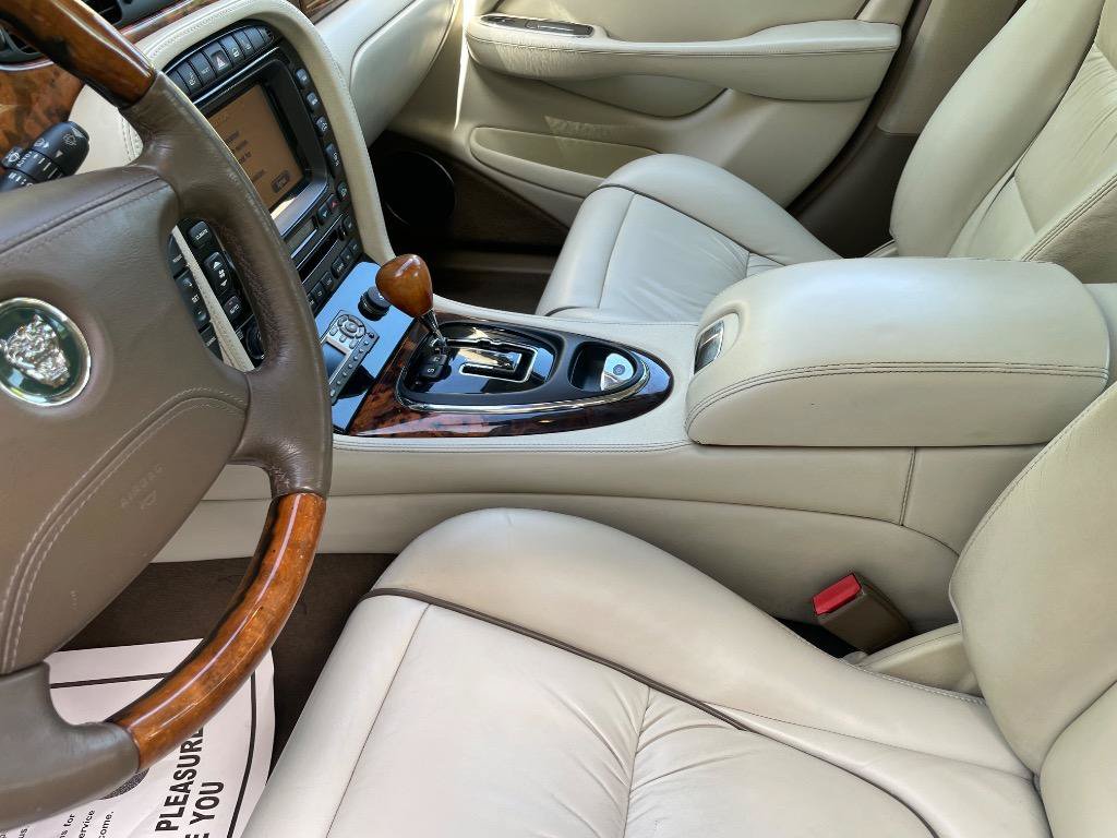 Used 2005 Jaguar XJ Vanden Plas RWD image 17
