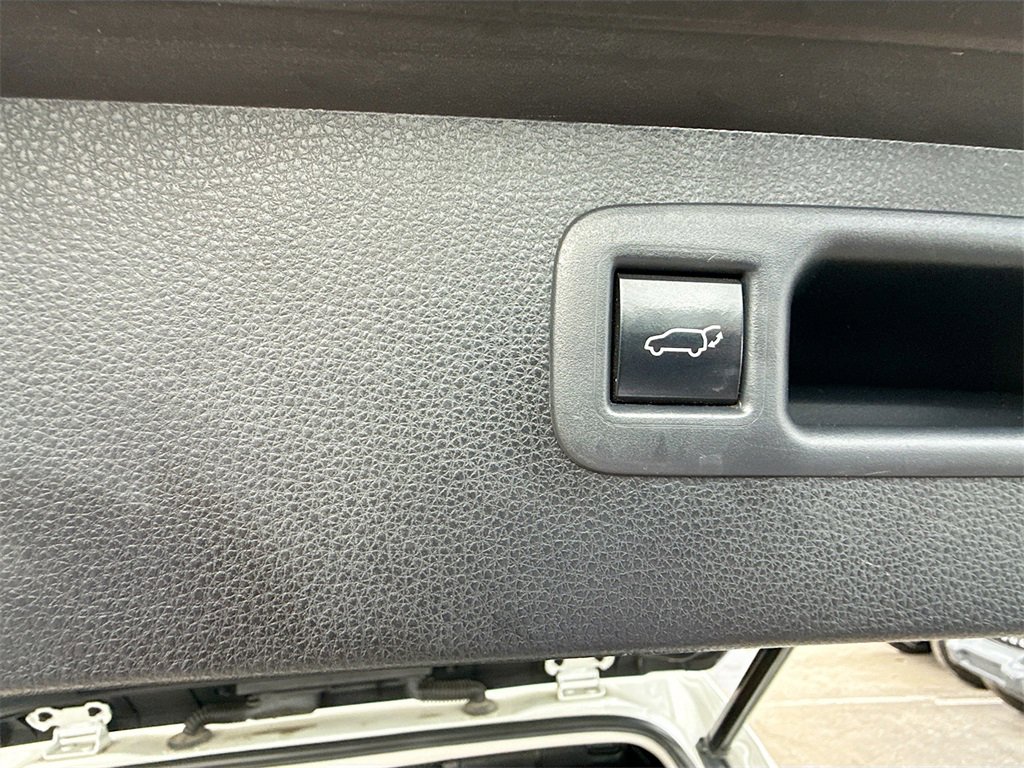 Used 2021 Toyota Highlander XLE image 30