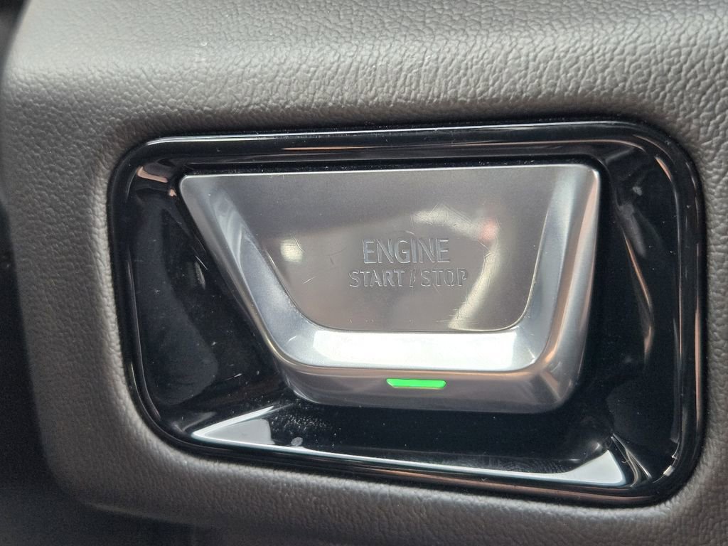 Used 2025 GMC Yukon Denali AWD/4WD image 32