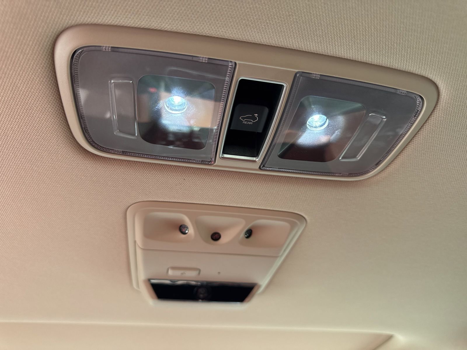 Used 2023 Kia Carnival SX Prestige image 23