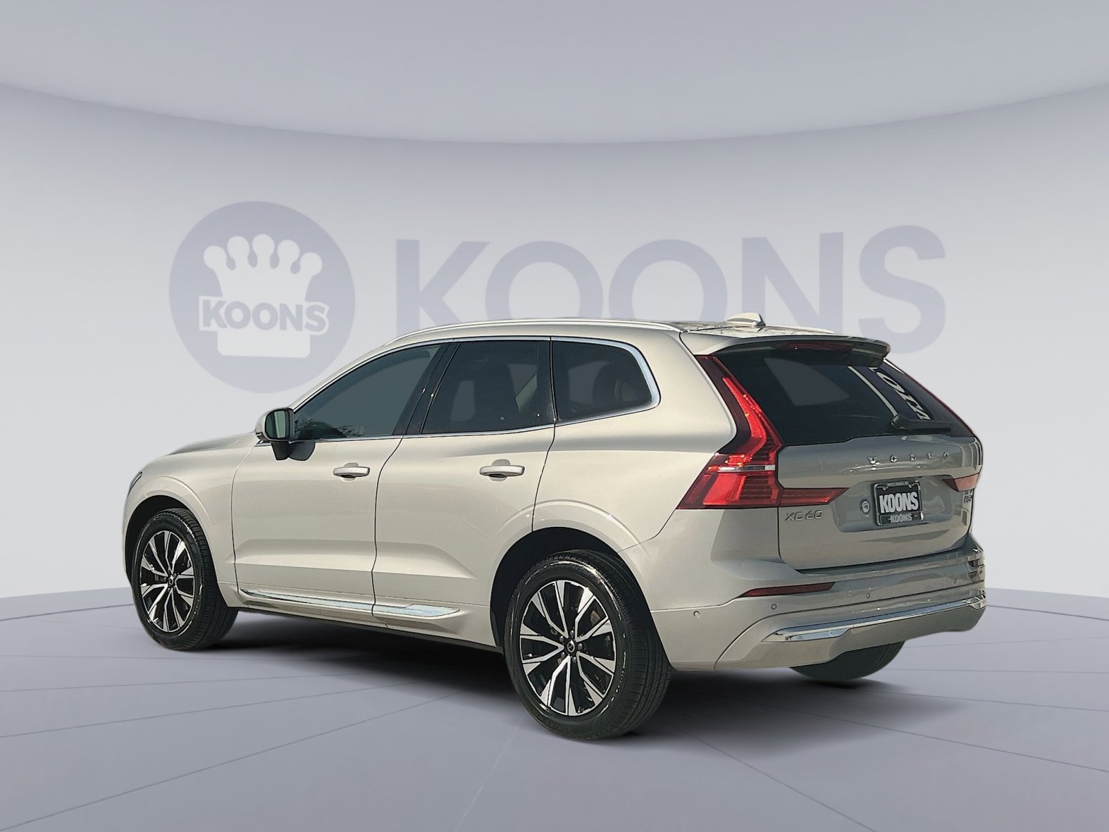 Certified 2023 Volvo XC60 B5 Plus w/ Climate Package image 4