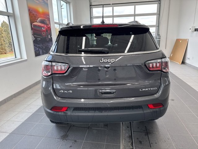 Used 2024 Jeep Compass Limited image 4
