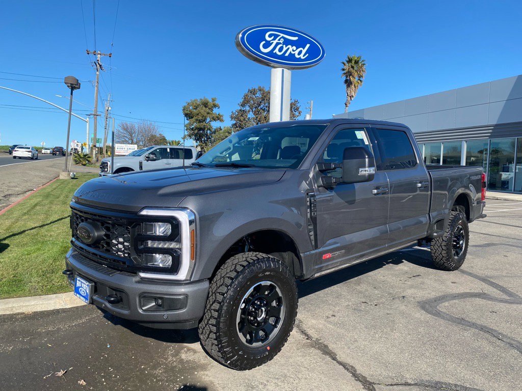 New 2025 Ford F250 Lariat w/ Lariat Ultimate Package
