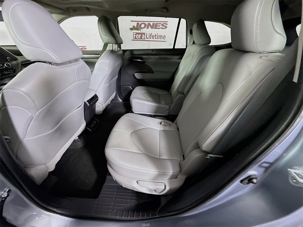 Used 2023 Toyota Highlander Limited image 26
