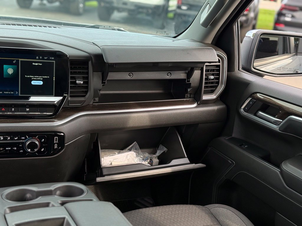 Used 2024 Chevrolet Silverado 1500 LT AWD/4WD image 25