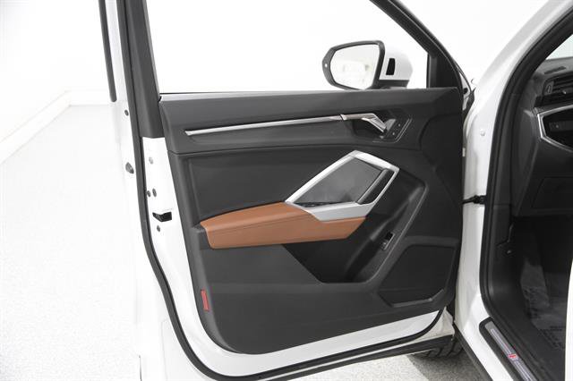 Used 2021 Audi Q3 2.0T Premium w/ Convenience Package image 4