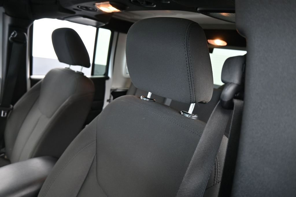 Used 2018 Jeep Wrangler Unlimited Sport S AWD/4WD image 14