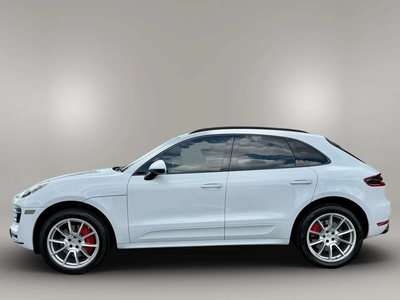 Used 2018 Porsche Macan Turbo AWD/4WD image 2