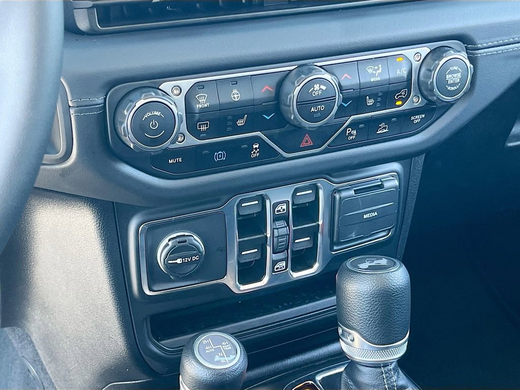 Certified 2025 Jeep Wrangler Unlimited Sahara w/ Safety Group image 15