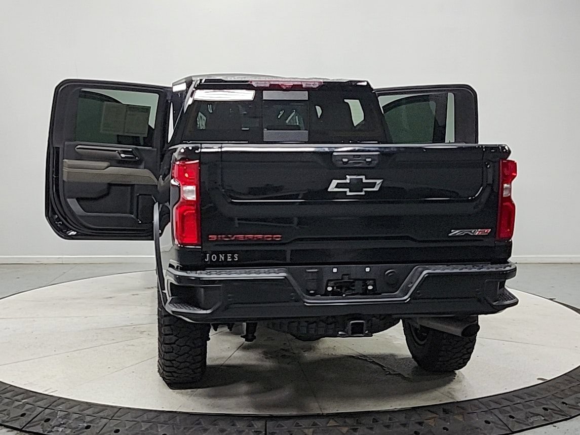 Used 2024 Chevrolet Silverado 2500 ZR2 w/ Technology Package AWD/4WD image 14