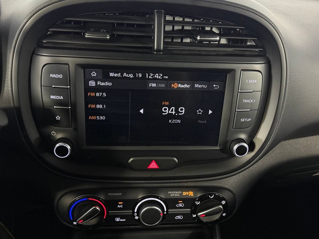 Used 2025 Kia Soul LX w/ LX Technology Package FWD image 19