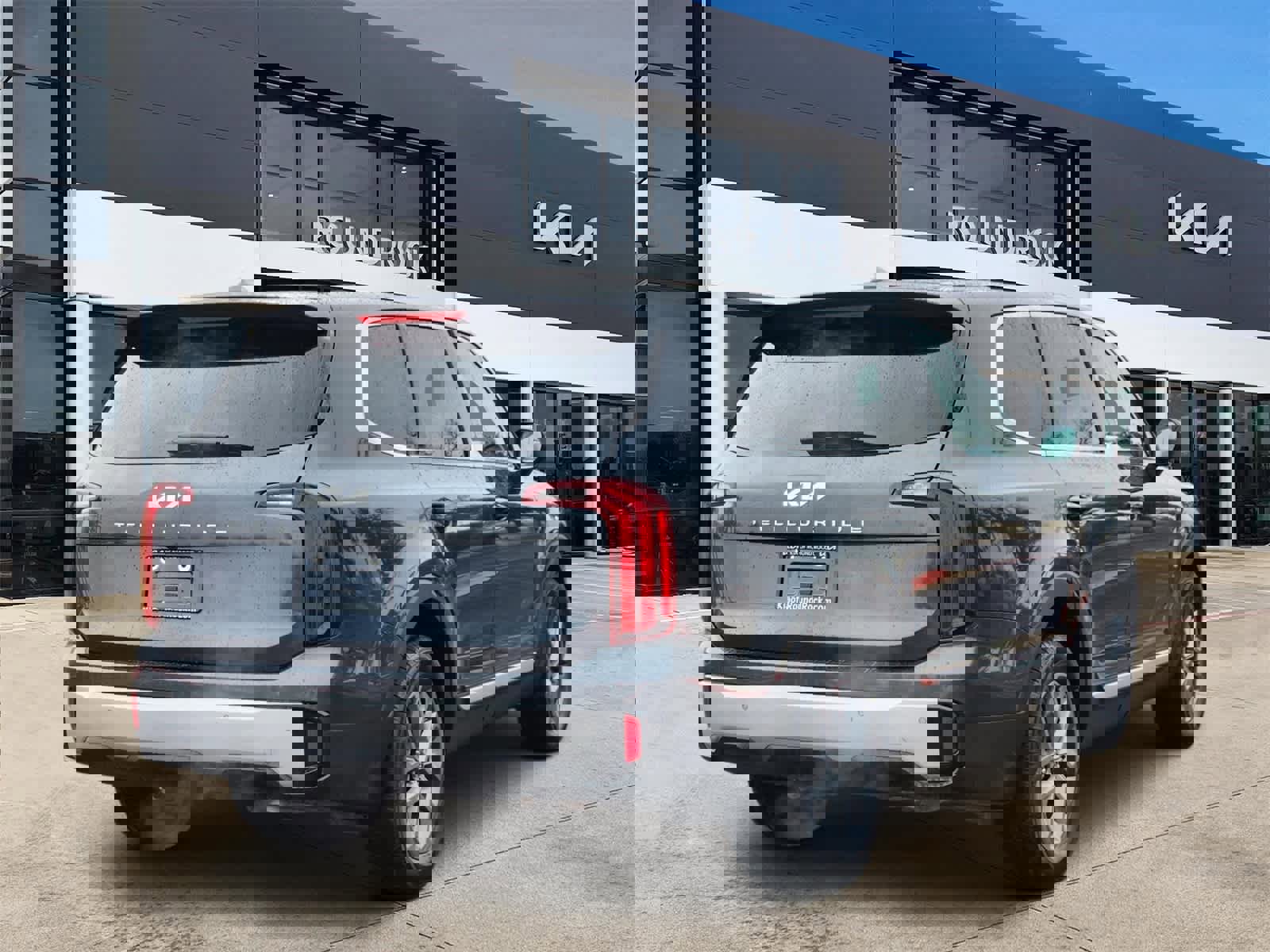 Used 2023 Kia Telluride LX image 6