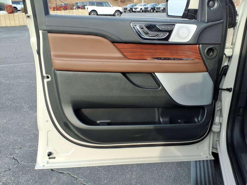Used 2024 Lincoln Navigator Reserve image 9