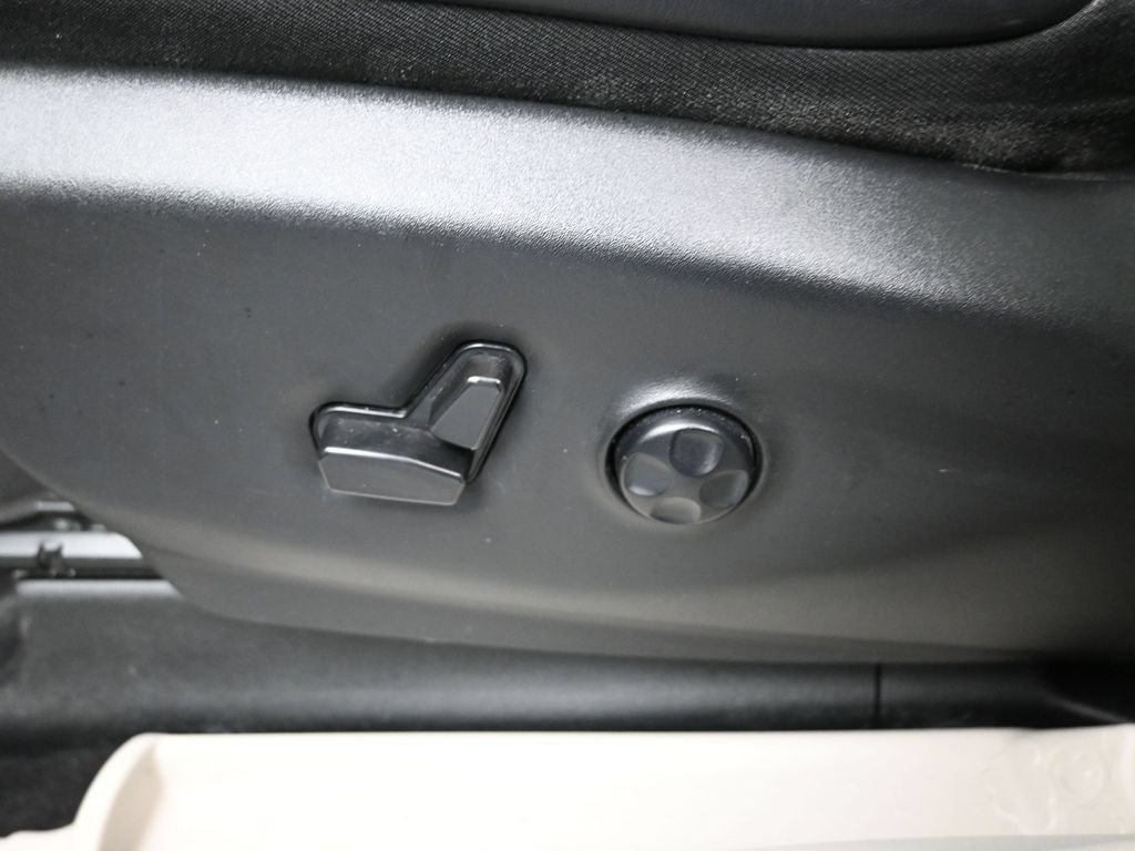 Certified 2023 Chrysler Pacifica Touring-L FWD image 12