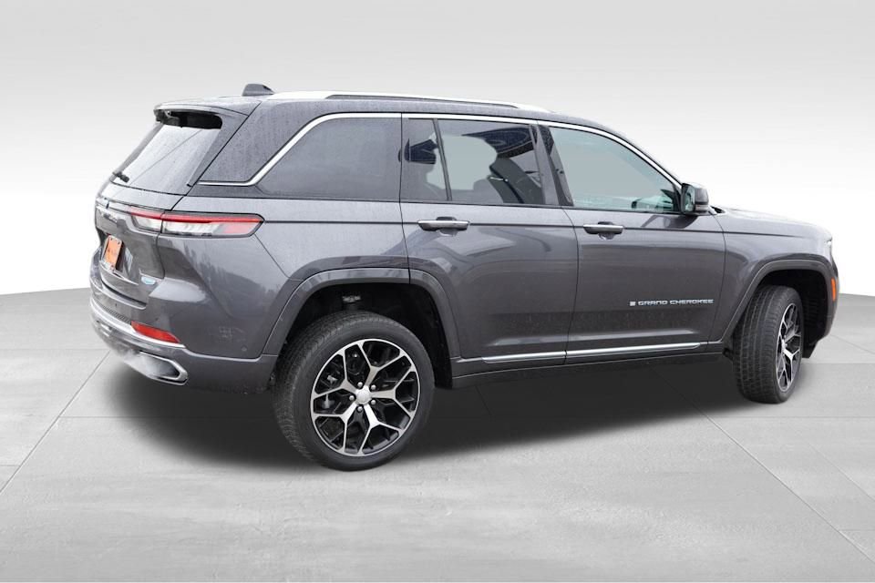 Used 2022 Jeep Grand Cherokee Summit image 5