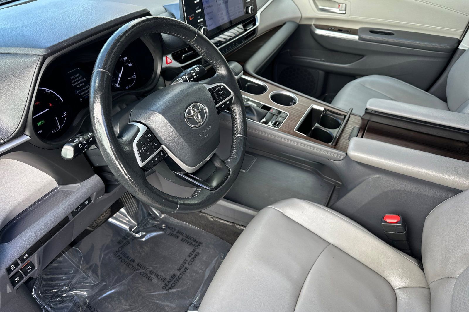 Certified 2022 Toyota Sienna XLE image 10