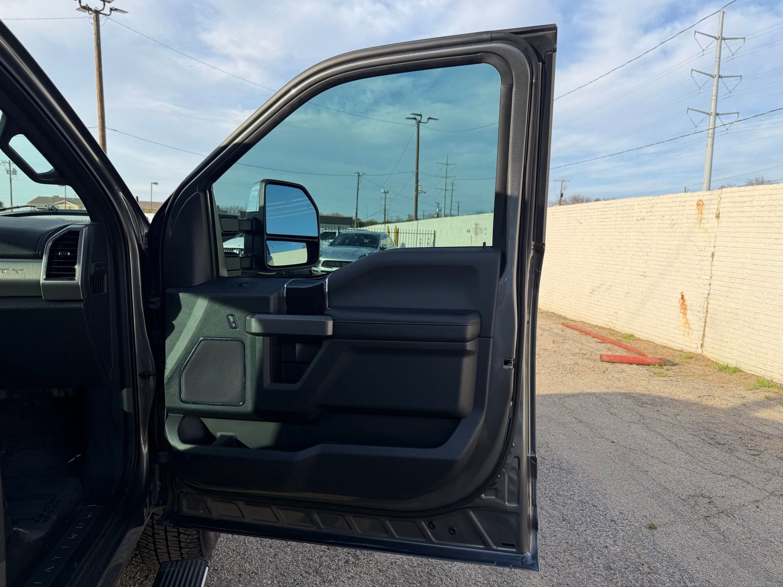 Used 2022 Ford F250 Platinum w/ FX4 Off-Road Package image 23