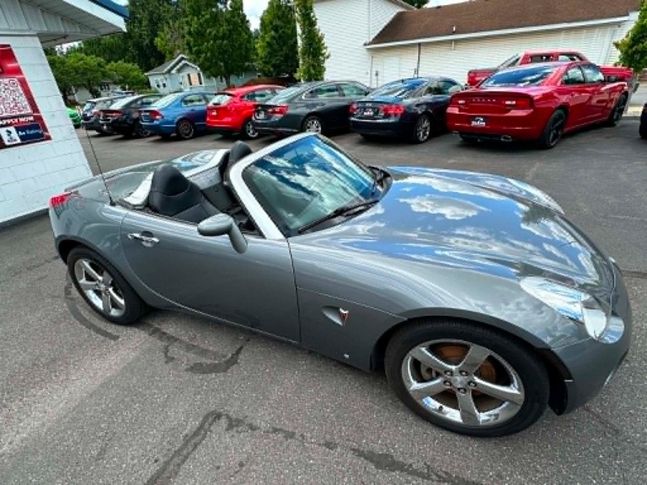 Used 2007 Pontiac Solstice Convertible w/ Preferred Package RWD image 2
