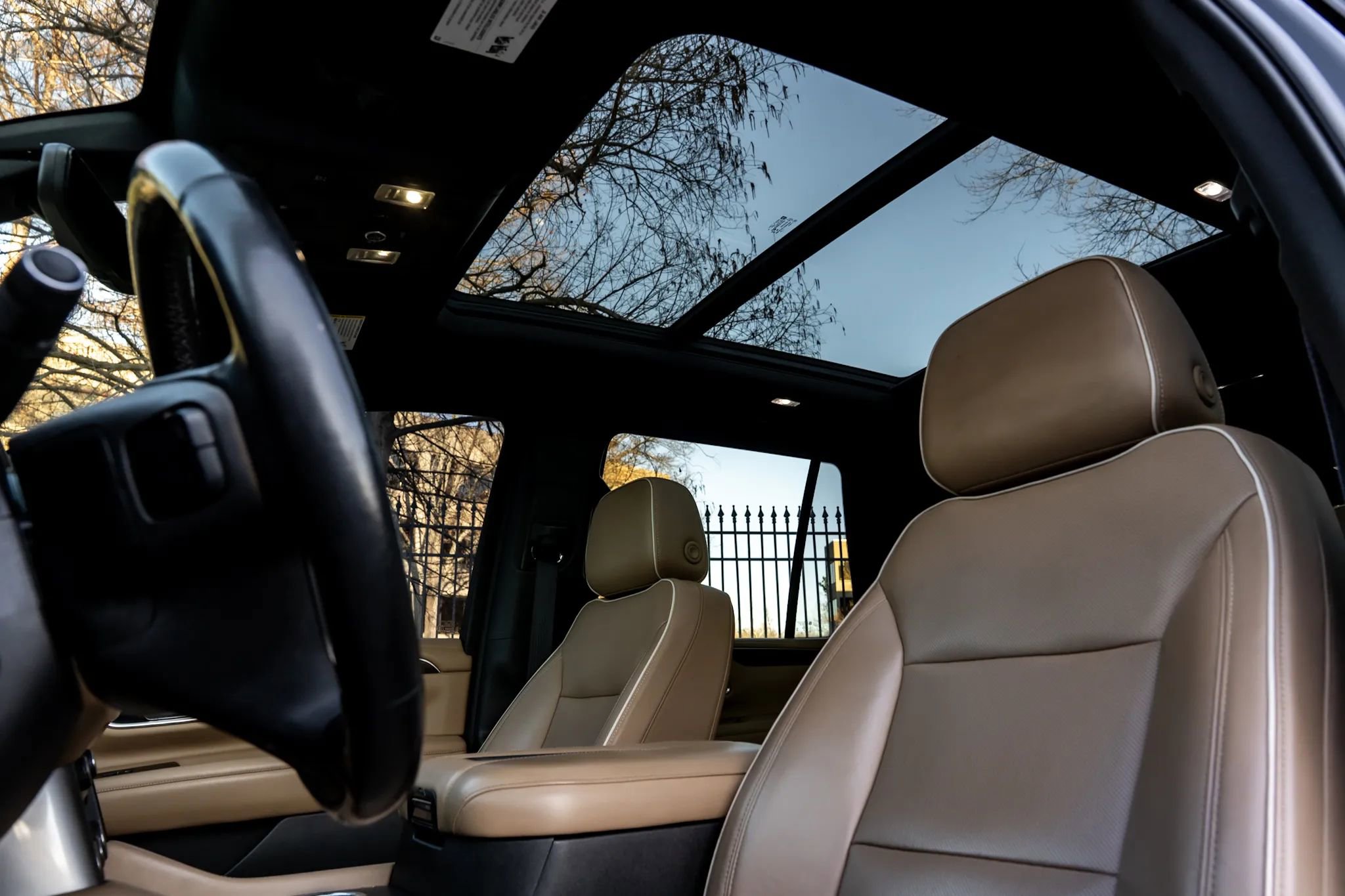 Used 2021 Chevrolet Tahoe Premier w/ Premium Package image 12