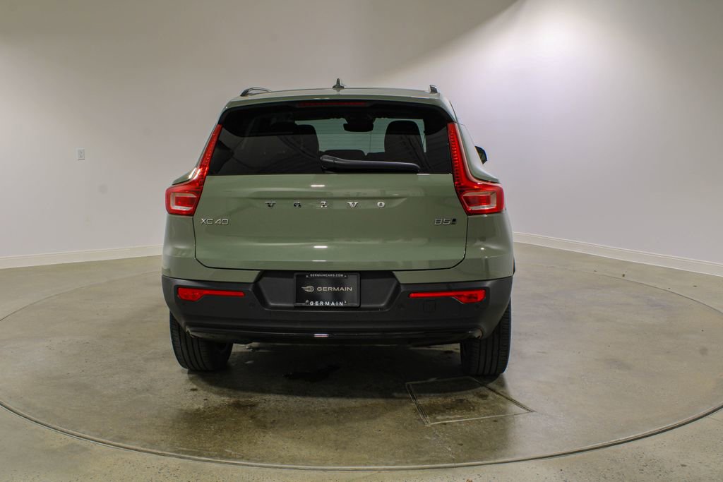 Used 2023 Volvo XC40 B5 Plus w/ Driver Assist Package AWD/4WD image 4