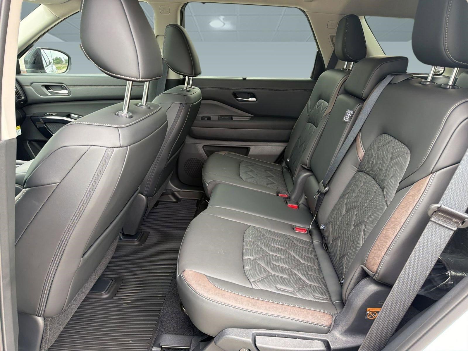 New 2026 Nissan Pathfinder Platinum image 15