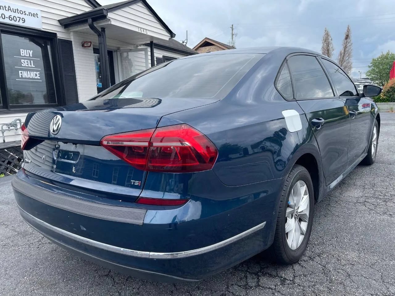 Used 2018 Volkswagen Passat 2.0T S w/ Driver Assistance Package FWD image 9