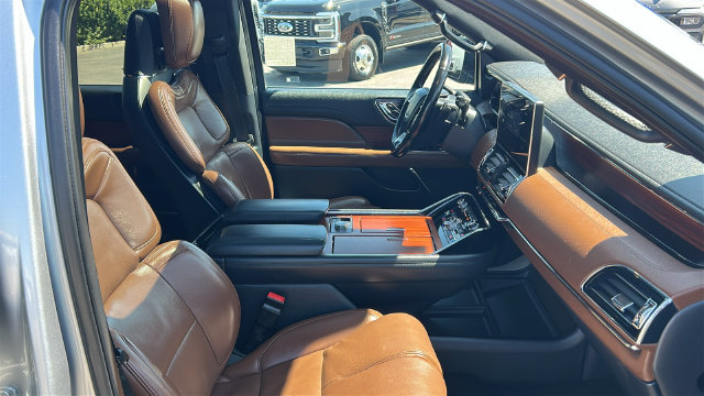 Used 2022 Lincoln Navigator L Reserve AWD/4WD image 11