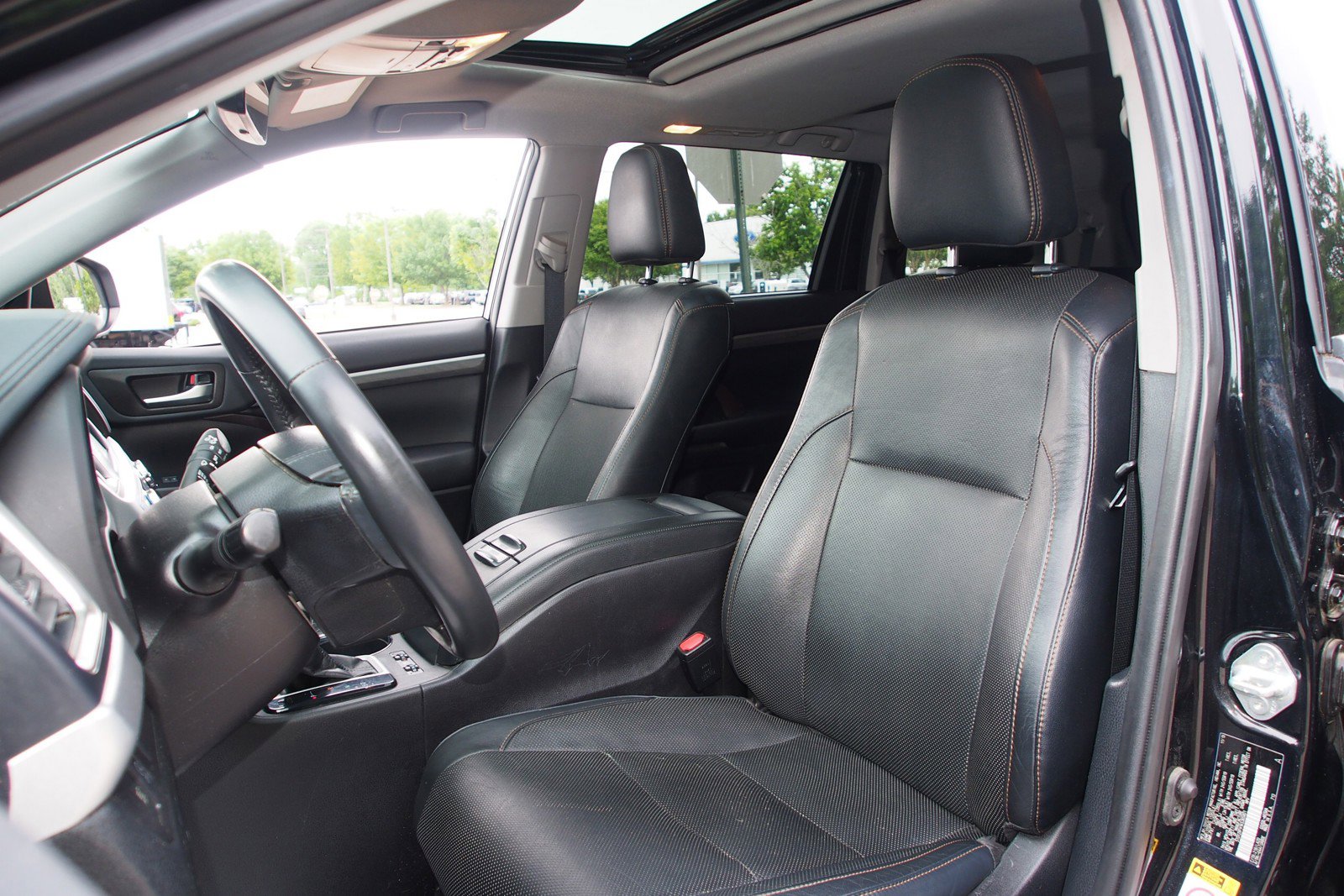 Used 2019 Toyota Highlander Limited FWD image 21