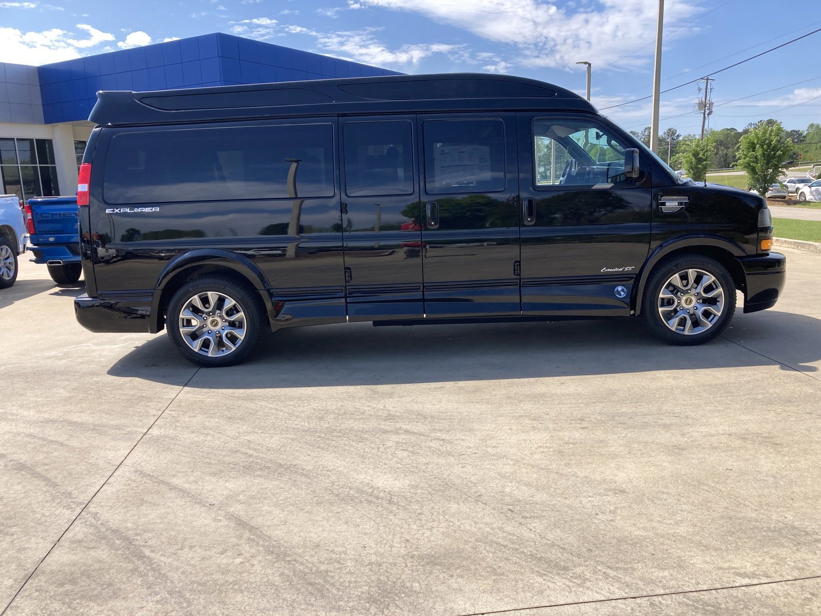 New 2026 Chevrolet Express 2500 Extended w/ Driver Convenience Package image 5