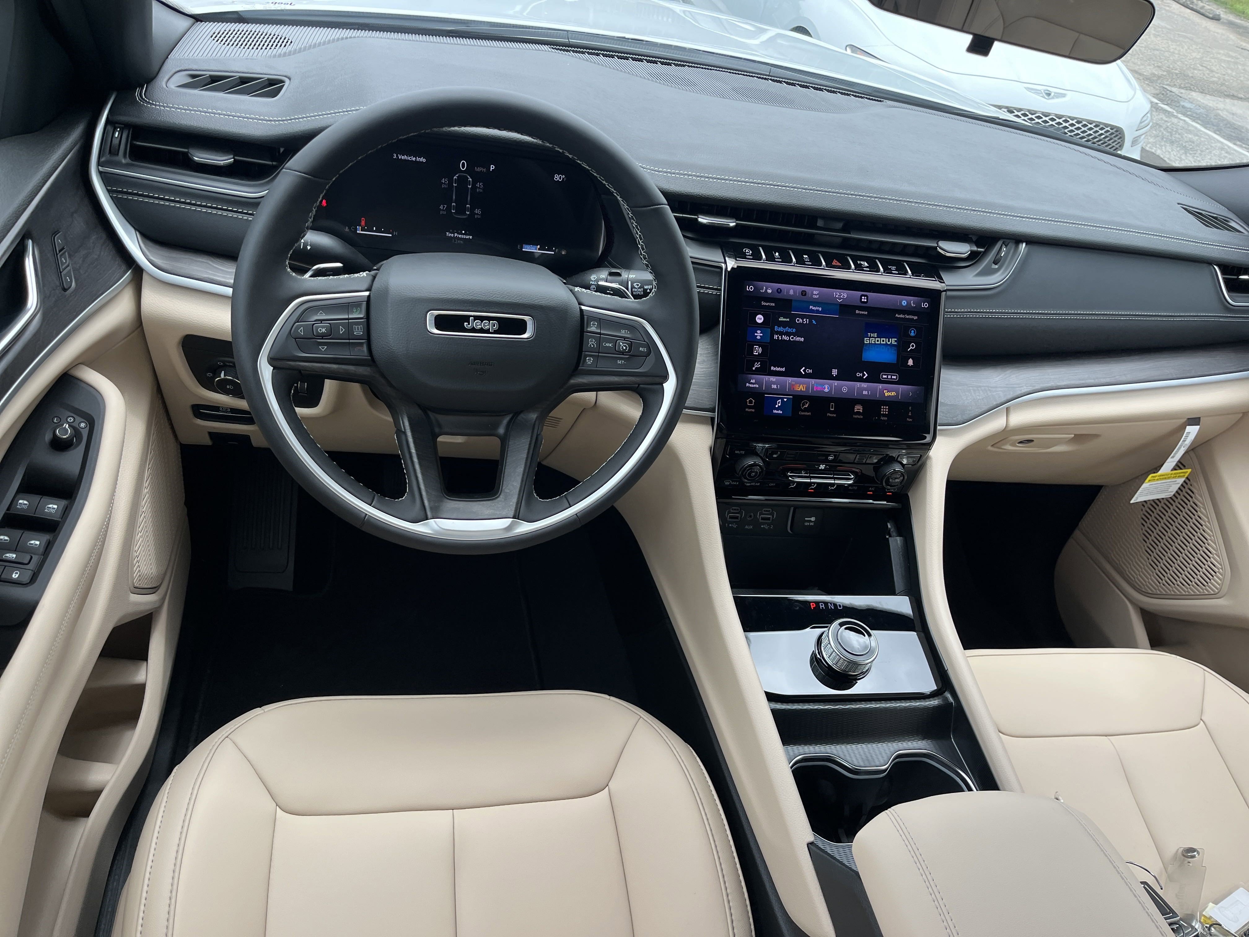 New 2025 Jeep Grand Cherokee L Limited w/ Black Appearance Package image 8