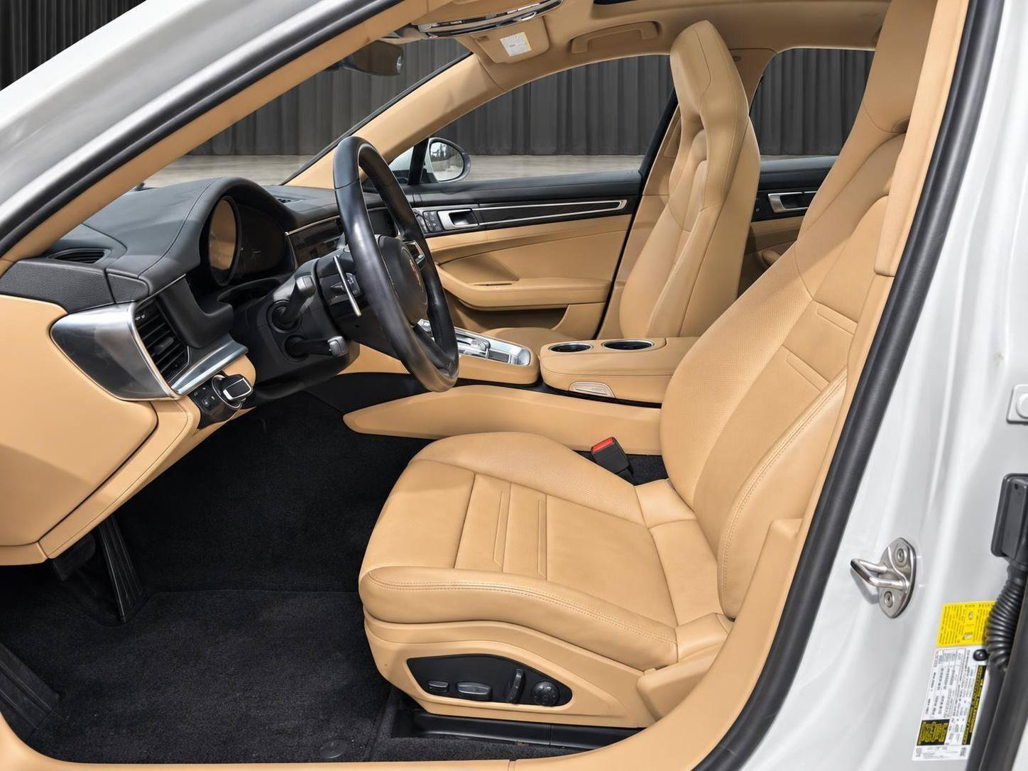 Used 2023 Porsche Panamera 4 Platinum Edition AWD/4WD image 9